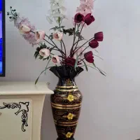 گلدان با گلهای زیبا