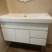 روشویی و آینه