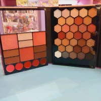 فروشنده خانم برای فروشگاه آرایشی