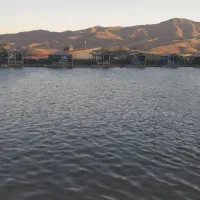 کار در ایام تعطیل رستوران قلیان زن در امند ایوند