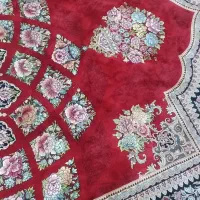 فرش قرمزورنگ کرم روشن هردوابریشمی هستن بسیارزیبا|فرش|شفت, |دیوار