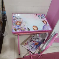 یک عدد میز تحریر کودک