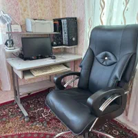 صندلی مدیریت و میز کامپیوتر