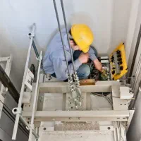 سرویس کار آسانسور حرفه ای