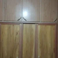 یک عدد کمد دیواری بوفه ای طبقه دار به فروش میرسد