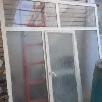 پنجره آهنی ودرب چوبی