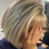 خدمات تخصصی رنگ مو و کوتاهی و احیای مو با ۳۰٪تخفیف|خدمات آرایشگری و زیبایی|اصفهان, ملک‌شهر|دیوار