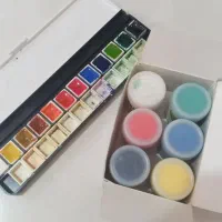 تعدادی وسایل هنری