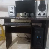 میز تحریروکامپیوتر