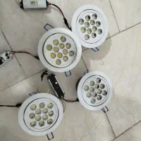 لامپ ۱۲ وات درون کار