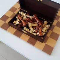 شطرنج اعیانی با مهره چوب گردو همراه جعبه چوبی