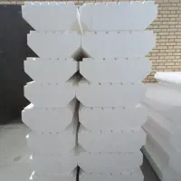 کارگر برای کارخانه فوم