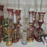 تعدادی لاله و شمعدان  تک قدیمی نو نو