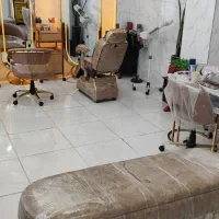 اجاره میز ناخن با مشتری
