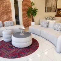 ست کامل مبل و میز ناهارخوری ۴ نفره، کاملاً نو