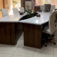 میز کنفرانس