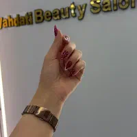 ناخنکار حرفه ای و دستیار ناخن و اکستنشنکار مژه