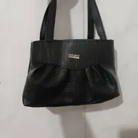 یک عددکیف ویک لنگه گوشواره گمشده