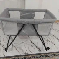 تخت کنار مادر