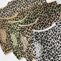 زیر مانتویی پلنگی|لباس|شیراز, گود عربان|دیوار