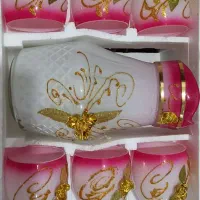آیینه و مقداری لوازم خانه