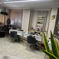 اجاره میز ناخن و تخت مژه صندلی کراتین رنگ|اجارهٔ دفتر کار، اتاق اداری، مطب|تهران, فردوس|دیوار