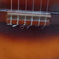 یک عدد گیتار نوه دیروز خریدم