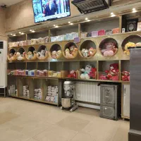 همکار فروشنده خانم