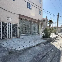 30متر مغازه سر چهار راه وسط شهر