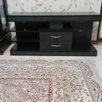 یک عدد میز تلویزیون ویک عدد بوفه