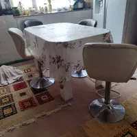 چهار عدد صندلی ومیز نهار خوری