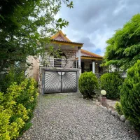 فروش-نیم-پیلوت-با-حیاط-مشجر