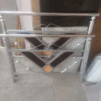 تخت خواب فلزی یک نفره و دو عدد کف تخت|تخت و سرویس خواب|بیرجند, |دیوار