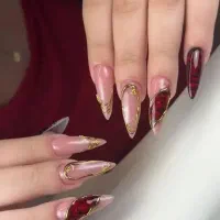 خدمات کاشت ناخن