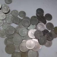 تعدادی سکه ۵۰۰۰ ریالی و ۲۰۰۰ ریالی