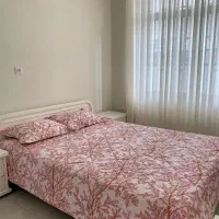 تخت دو نفره، دو عدد پاتختی، میز ارایش و اینه