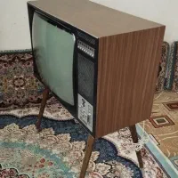 تلویزیون مبله چوبی بزرگ عتیقه وقدیمی|کلکسیون اشیاء عتیقه|سقز, |دیوار