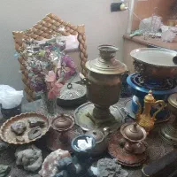 مقداری ظرف ودکوریجات برنجی ومسی یه تعدادقدیمی