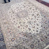 ۹متری دستبافت کاشان کرم مارک دار در حد نو