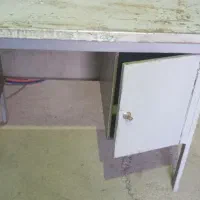 میز تحریر فلزی