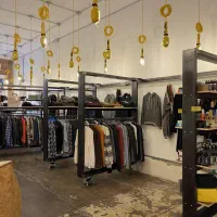 فروشنده پوشاک مردانه(شعبه مشیریه)