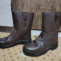 پوتین بهشتیان شماره ۴۳|کیف، کفش، کمربند|شیراز, فرگاز|دیوار