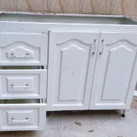 کابینت آهنی تمیز و سالم