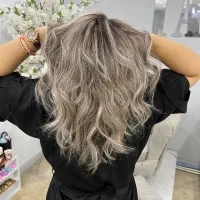 استخدام دستیار رنگ و لایت|استخدام درمانی، زیبایی، بهداشتی|تهران, کوهک|دیوار