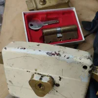 قفل درب حیاط و اپارتمان