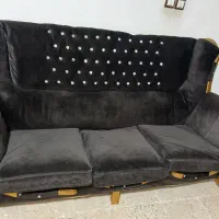مبل ۷ نفره کار کرده.دارای چوب مستحکم و با دوام.