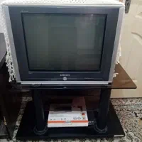 تلویزیون۲۴ اینچ سامسونگ به همراه میزش