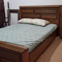 تخت خواب دونفره و آینه