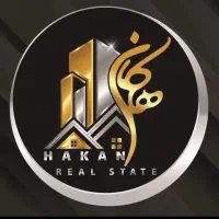 ۱۱ متر زیر پله/ بر خیابان اصلی