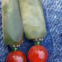 گردنبند اویز سنگی قدیمی دستساز بسیار کلکسیونی|کلکسیون اشیاء عتیقه|رامسر, |دیوار